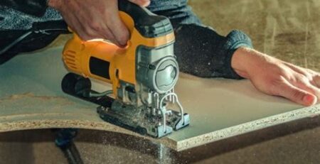 Mastering the Art of Cutting Curves with a Jigsaw Tool