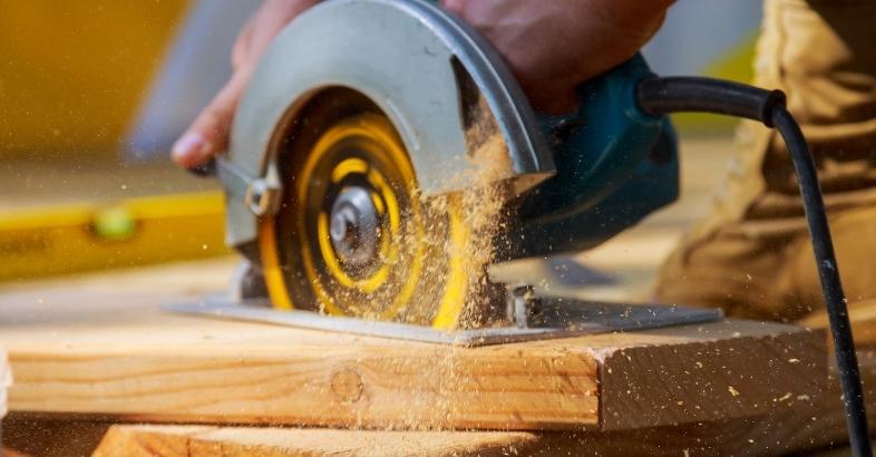 The Pros and Cons of Circular Saws for DIY Projects