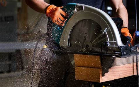 10 Essential Safety Tips for Using a Circular Saw